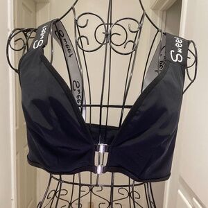 Sweet black bra with front closing metal clasp NWOT